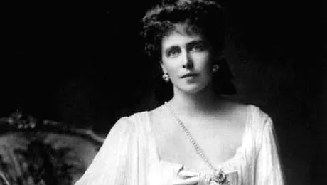 Expozitie dedicata reginelor Maria si Elisabeta, organizata la Peles (video)