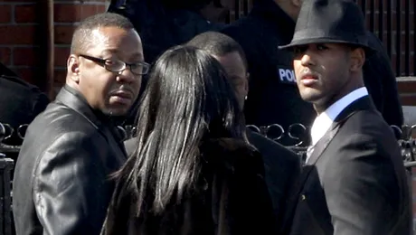 La înmormântarea lui Whitney Houston, Bobby Brown a stat 15 minute