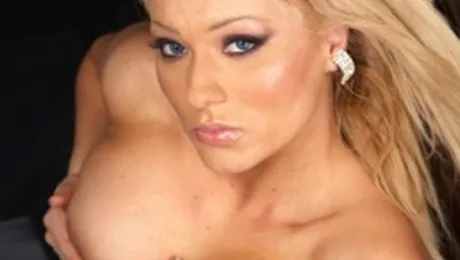 Simona Sensual s-a bucurat de un Revelion fierbinte!