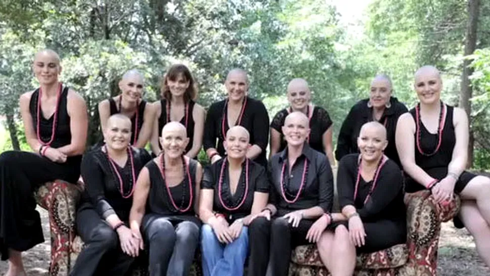 Prietenele unei bolnave de cancer s-au ras pe cap, în semn de solidaritate