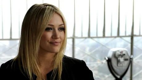 Artista Hilary Duff s-a logodit cu un hocheist