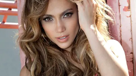 Jennifer Lopez are cel mai impresionant posterior! Cum s-a pozat într-o gară