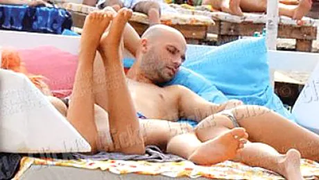 Andrei Ștefănescu, în compania unei brunete!