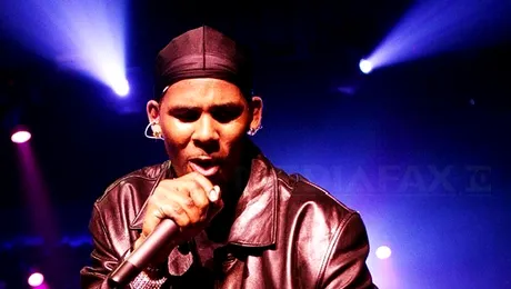 Cantaretul R. Kelly a fost operat de urgenta