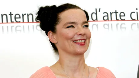 Bjork, diagnosticată cu nodul pe coardele vocale