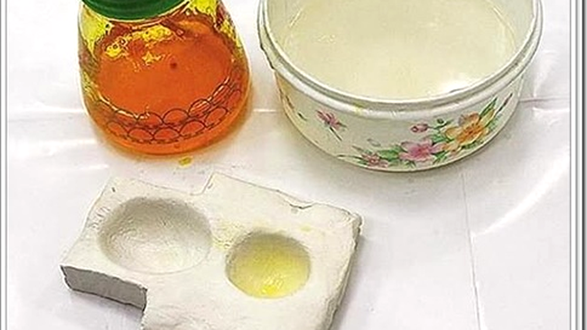 Ingredientele si mulajul nu sunt contrafacute! Doar oul rezultat din ele...