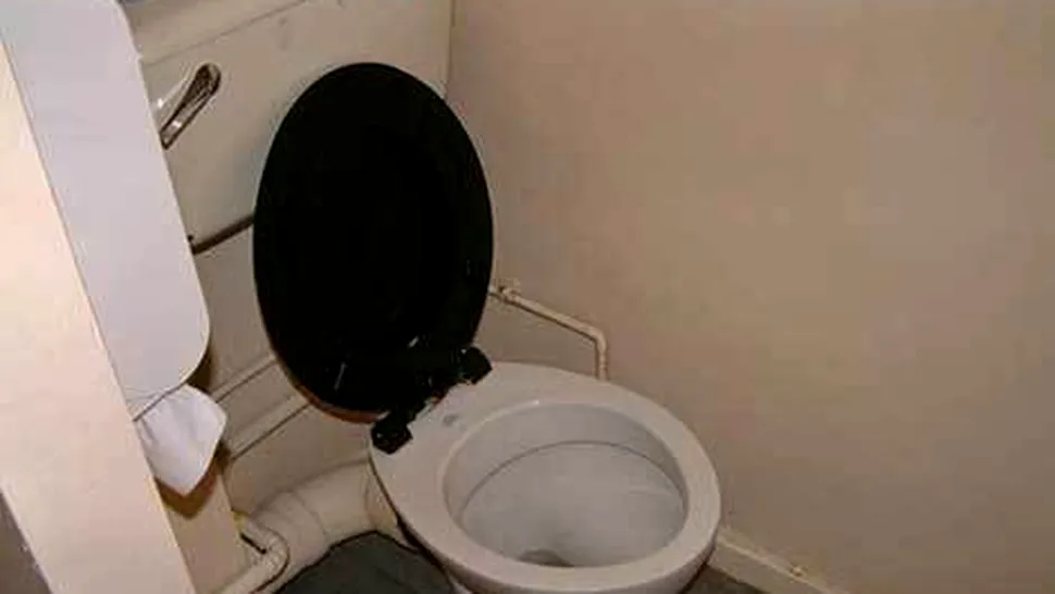 O femeie din Singapore a trait peste 900 de zile intr-o toaleta