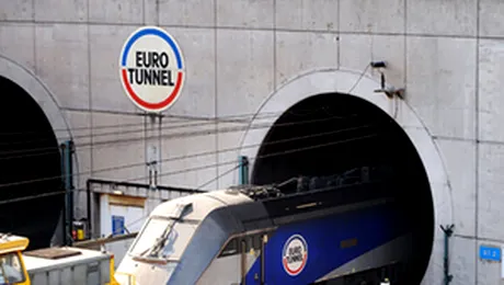 Sute de turisti au ramas blocati 6 ore sub Canalul Manecii