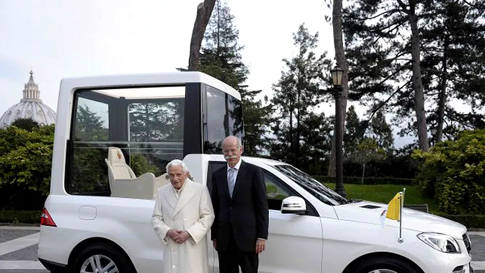 Papa Benedict al XVI-lea și-a luat un papamobil nou