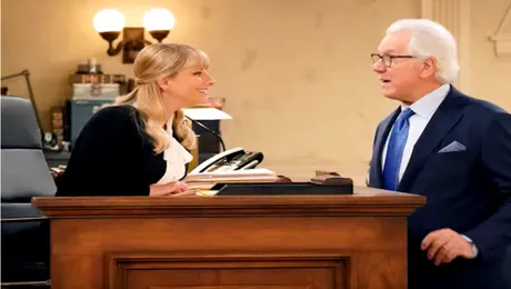 Seria „Night Court” cu Melissa Rauch și John Larroquette comandată oficial de NBC