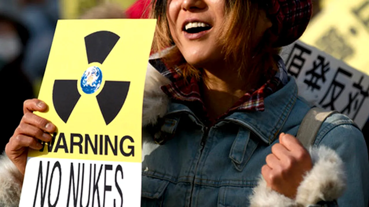 1-800-japan-nuclear-protest-ap-110320-1 