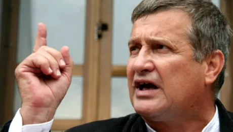 Ce salarii au vedetele de la TVR! Mircea Dinescu câştigă aproape 9.000 de euro pe lună