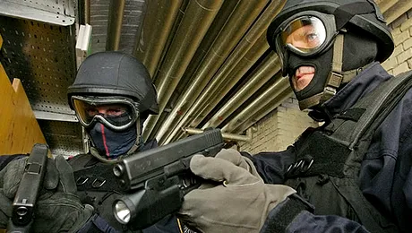 Un hot a inghitit 123 de prezervative pline cu cocaina