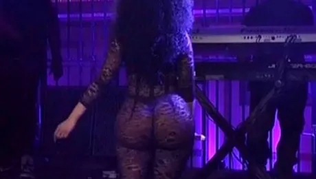 O cântăreaţă a „blocat” internetul cu aceste fotografii! Şi-a dezvăluit complet “voluptatea”