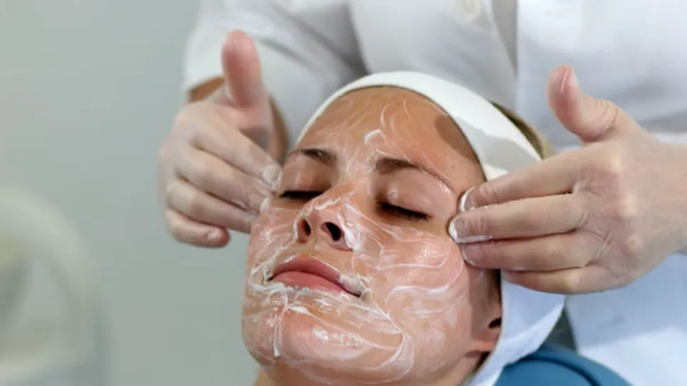 Cum alegi cel mai bun tratament facial pentru tenul tău?