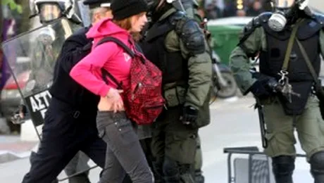 Arestari in masa la Atena