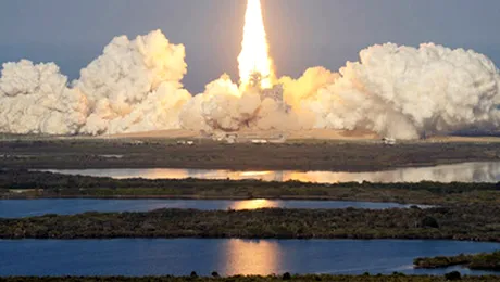 Naveta Discovery a ajuns pe Statia Spatiala Internationala (ISS)