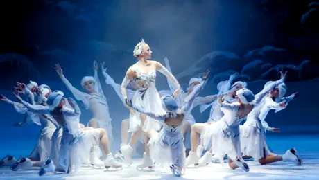 Baletul pe Gheaţă din Sankt Petersburg aduce la Bucureşti spectacolul „Lacul lebedelor”
