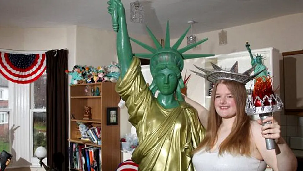 O femeie vrea să se mărite cu Statuia Libertății