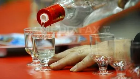 Reclama e sufletul comertului: Vodca e buna la raceala si dureri de cap!