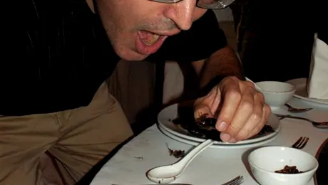 De 12 ani se hrănește numai cu gândaci