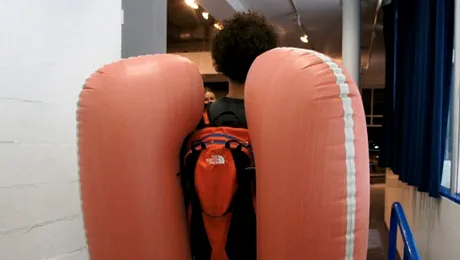 A scăpat cu viață dintr-o avalanșă, datorită unor airbag-uri speciale