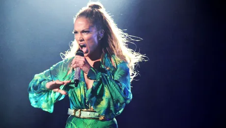 SCANDAL la CM de fotbal 2014: Jennifer Lopez, înlocuită cu o braziliancă