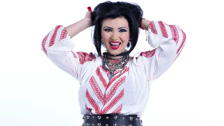 Adriana Bahmuţeanu: “Nu pot să fiu ca o plantă agăţătoare. Mă mănâncă limba!”