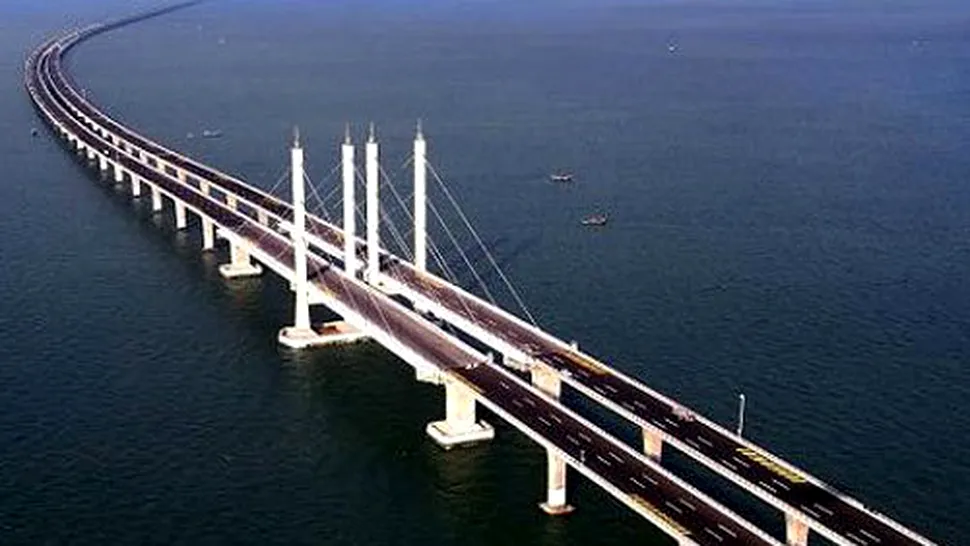 Chinezii au inaugurat cel mai lung pod din lume peste o apa (Video)