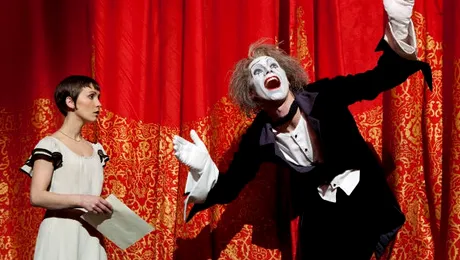 Cirque du Soleil: Worlds Away (trailer)