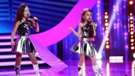 Lidia Buble, Pepe şi Dorian Popa iau lecţii de modelling de la două fetiţe de cinci, respectiv şase ani, din Chişinău