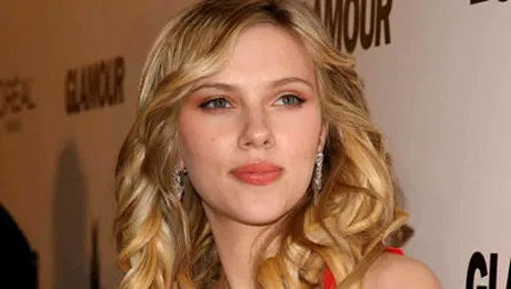 Scarlett Johansson preferă Mango