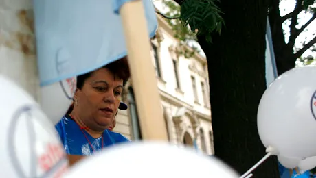 Basescu are o problema: protestele afecteaza alegerile