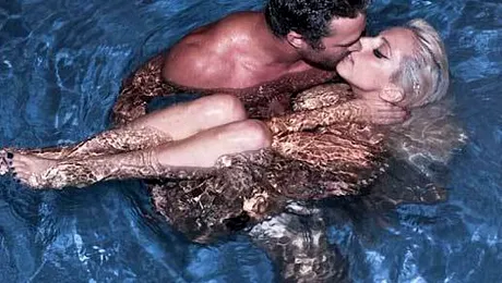 Lady Gaga, în ipostaze intime cu iubitul