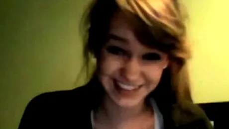 Ce ascunde zambetul „celei mai puternice fete din lume” (Video)