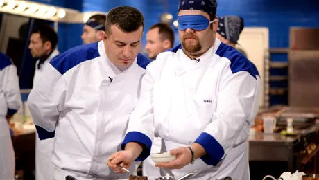 Concurenţii ”Hell’s Kitchen – Iadul bucătarilor” gătesc legaţi la ochi