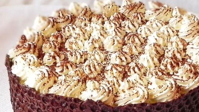 tort ciocolata si bezea