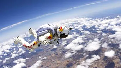 Vrea sa depaseasca bariera sunetului, sarind de la 37 de km! (Poze & Video)