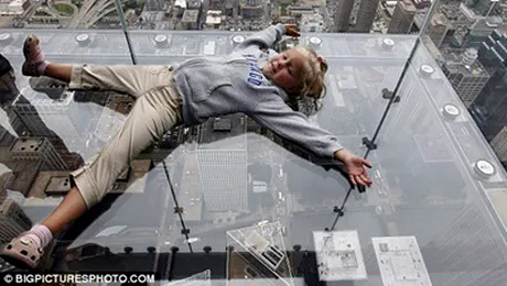 Cel mai inalt etaj de sticla din lume (Poze)