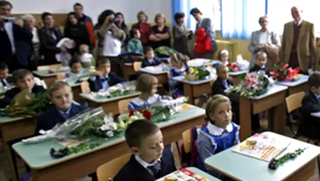 Desi nu sunt doriti, politicienii participa la deschiderea anului scolar