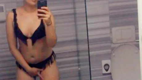 Scandal în showbiz-ul de la noi! Iubita înşelată a pus pozele compromiţătoare pe Internet!