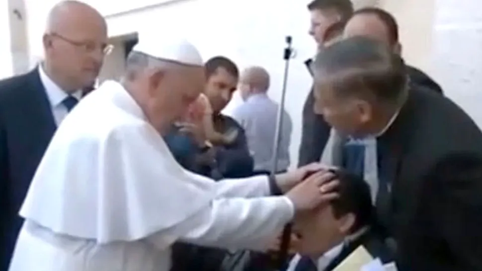 Papa Francisc a permis practicarea exorcismului