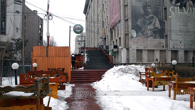 TNB scoate Cafeneaua Actorilor in strada! 