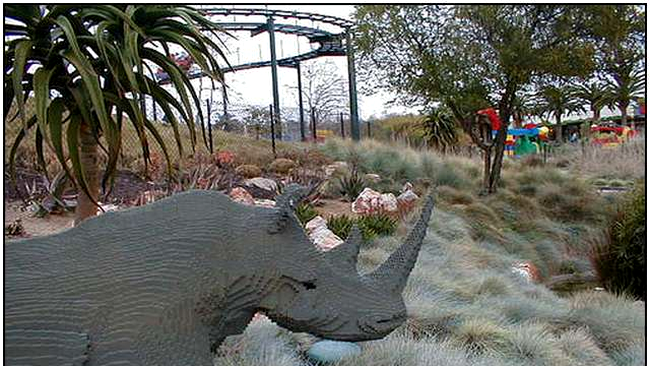 Cornul rinocerului impresionează, chiar dacă este o replică din Lego