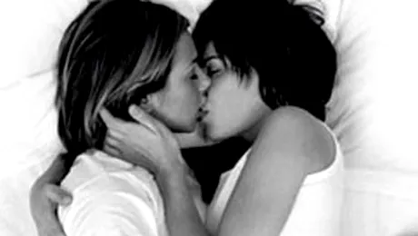 Cele mai fierbinti saruturi lesbiene, in filme