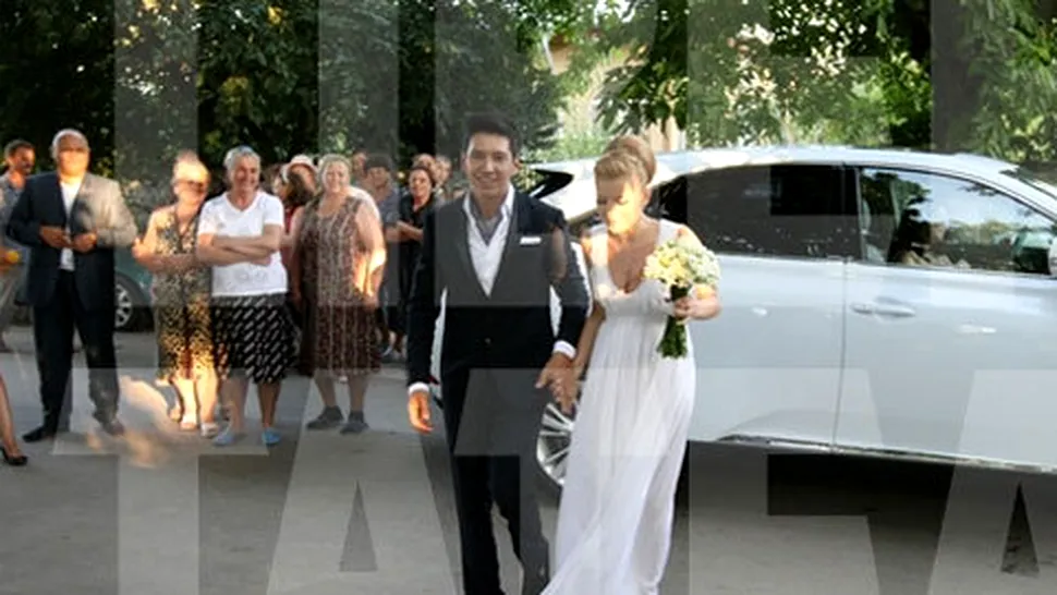 Elena Gheorghe s-a logodit cu muzicianul Cornel Ene (Poze)