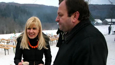 Din ciclul „clasici in viata”: Elena Udrea era sa aiba statuie