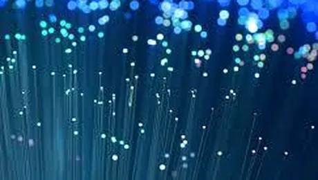 90% din utilizatorii de internet fix caută știri, iar trei sferturi îl folosesc pentru socializare