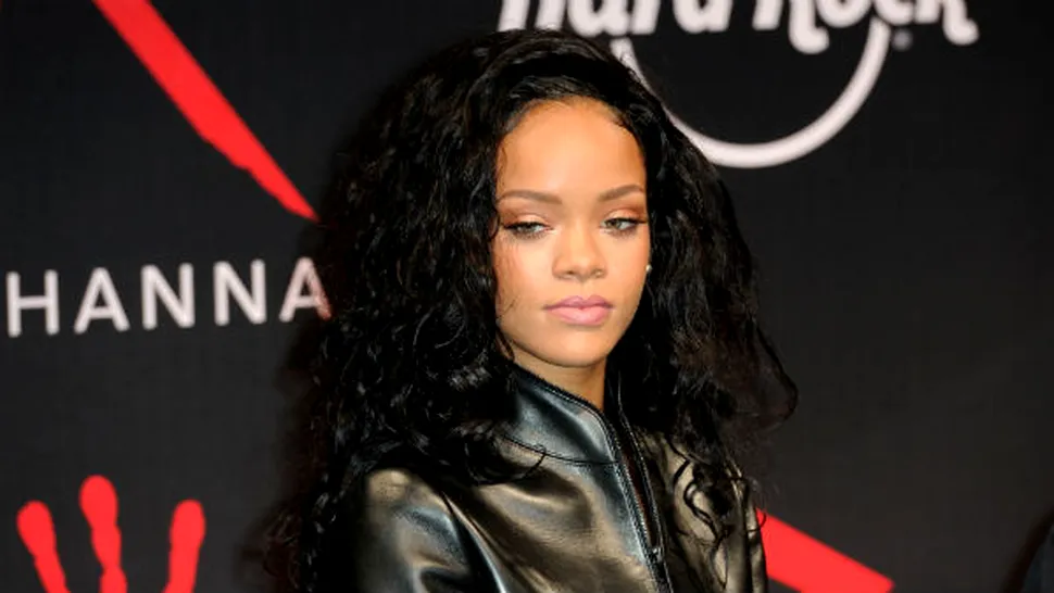 Rihanna, pe urmele lui Hagi! Cântăreaţa vrea să-şi deschidă o academie de fotbal  
