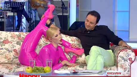 Femeia-elastic Zlata, încolăcită pe Happylica!